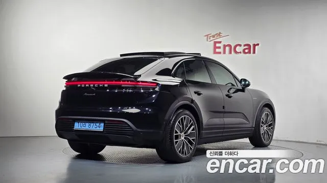 Porsche Macan Electric — Фото автомобиля 2
