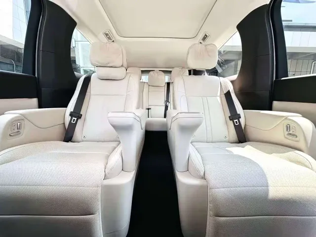Li Auto MEGA — Фото автомобиля 4