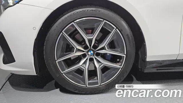 BMW 5-Series — Фото автомобиля 4