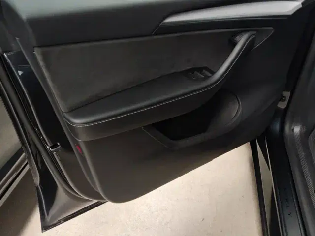Tesla Model Y — Фото автомобиля 7