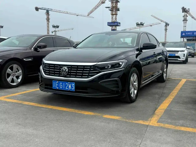 Volkswagen Passat — Фото автомобиля 3