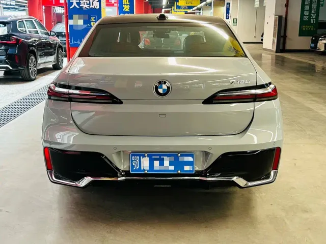 BMW 7 Series — Фото автомобиля 5