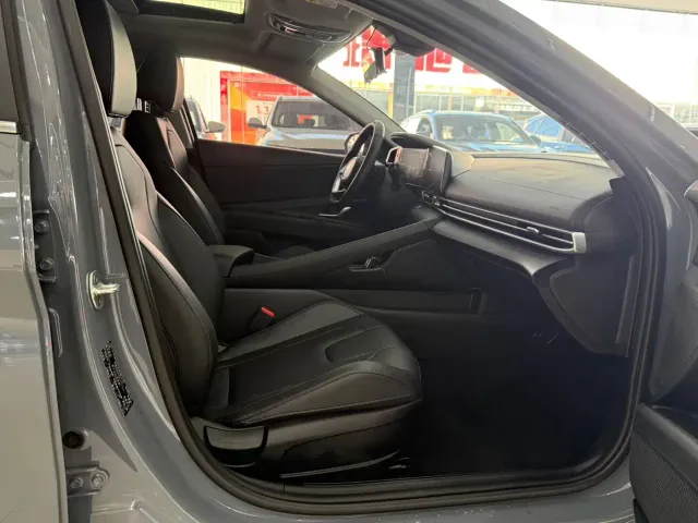 Hyundai Elantra — Фото автомобиля 10