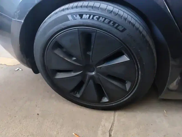 Tesla Model 3 — Фото автомобиля 6