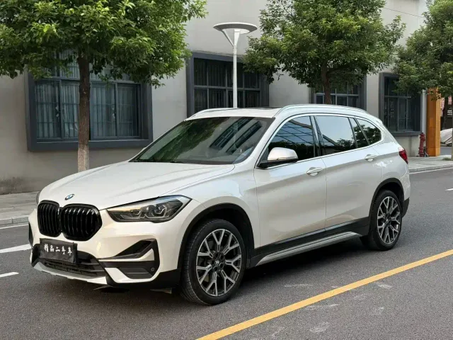Фотография автомобиля — BMW X1