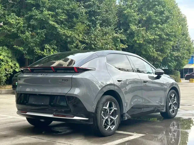 Lynk & Co Z20 — Фото автомобиля 5
