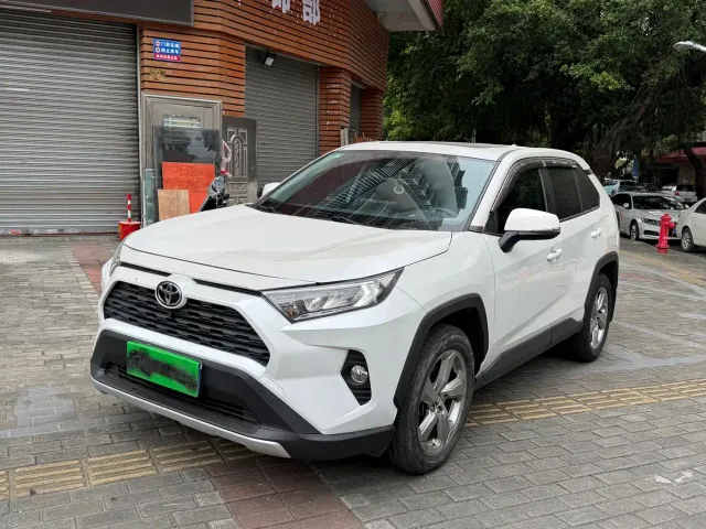 Фотография автомобиля — Toyota RAV4
