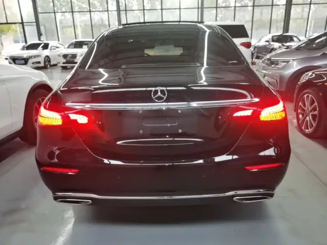 Mercedes-Benz E-Class — Фото автомобиля 5