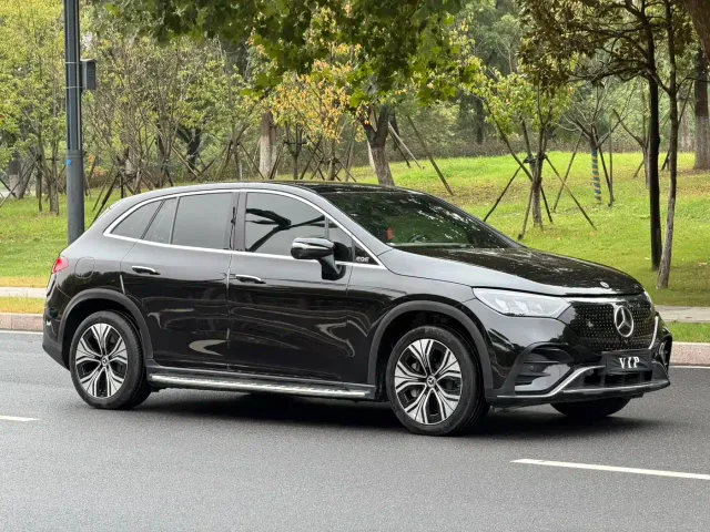 Mercedes-Benz EQE SUV — Фото автомобиля 3