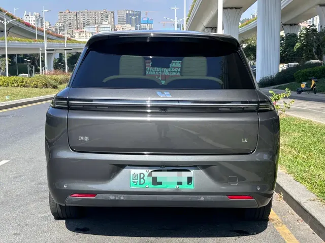 Li Auto L8 — Фото автомобиля 6