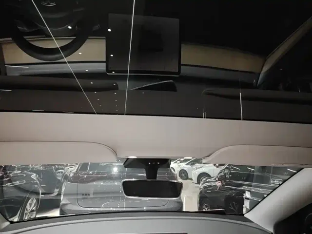 Tesla Model Y — Фото автомобиля 17