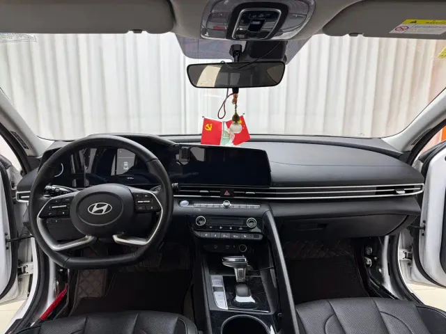 Hyundai Elantra — Фото автомобиля 6