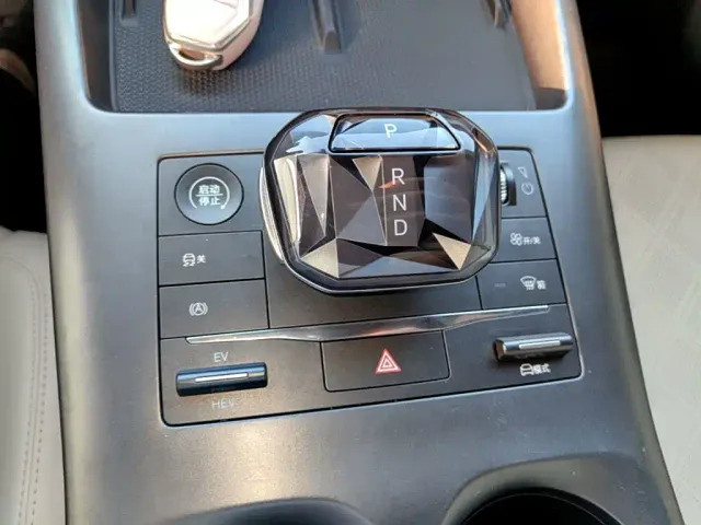 BYD Qin PLUS — Фото автомобиля 13
