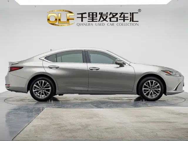 Lexus ES — Фото автомобиля 4