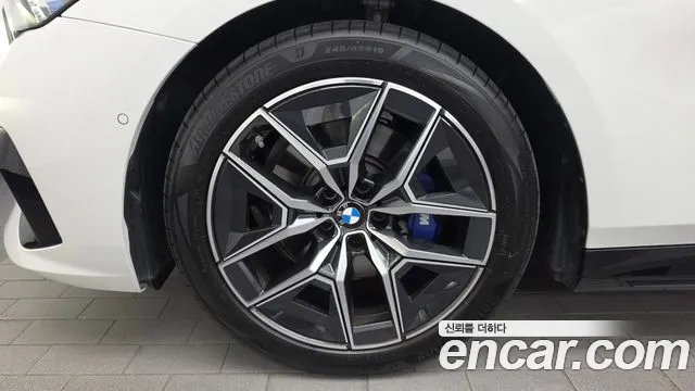 BMW 5 Series G60 — Фото автомобиля 5