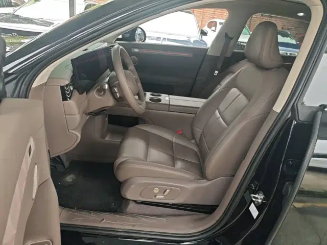 IM Motors LS6 — Фото автомобиля 14