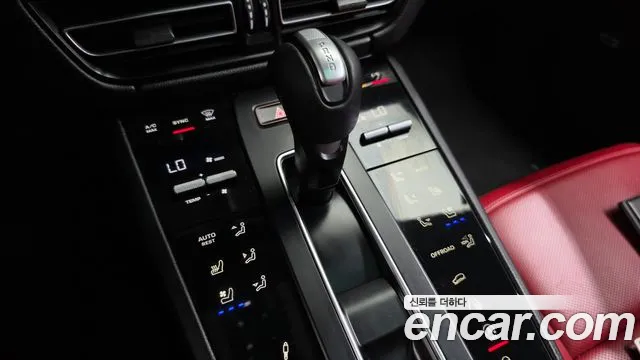 Porsche Macan — Фото автомобиля 9