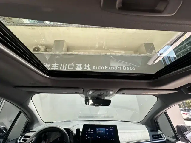 Toyota Sienna — Фото автомобиля 15