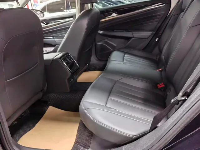 Volkswagen Passat — Фото автомобиля 11