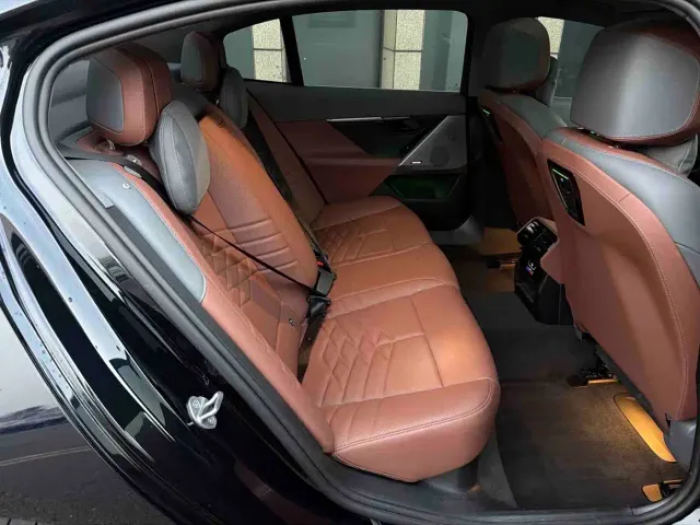 BMW i5 — Фото автомобиля 14