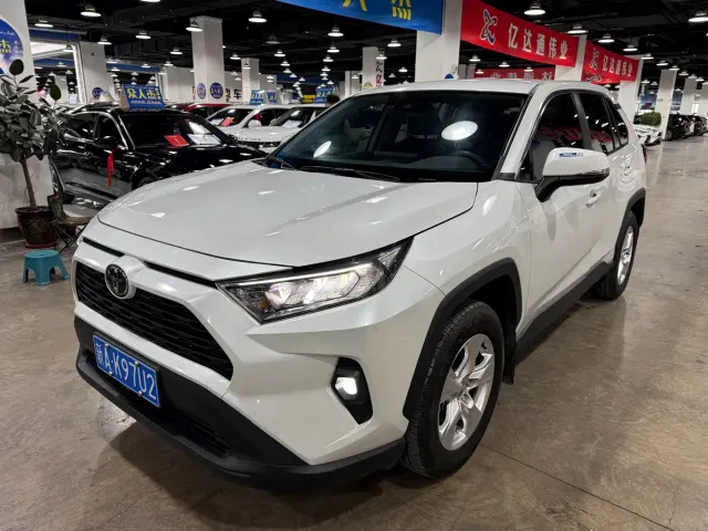 Toyota RAV4 — Фото автомобиля 2