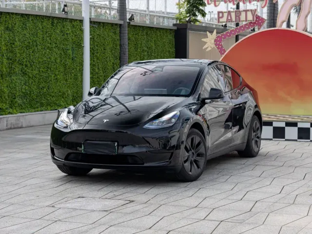 Фотография автомобиля — Tesla Model Y