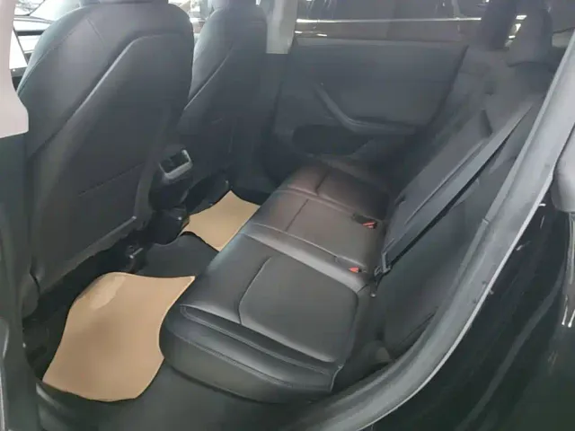 Tesla Model Y — Фото автомобиля 16