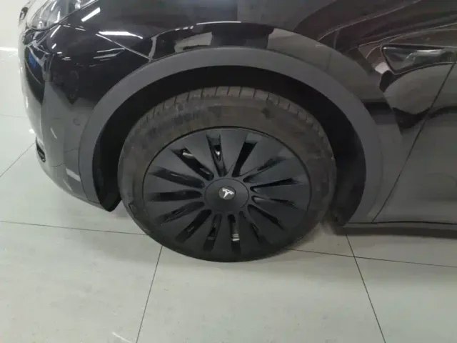 Tesla Model Y — Фото автомобиля 22