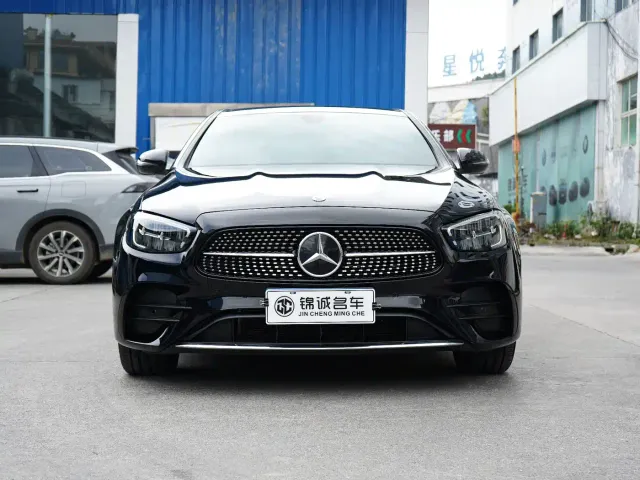 Mercedes-Benz E-Class — Фото автомобиля 2