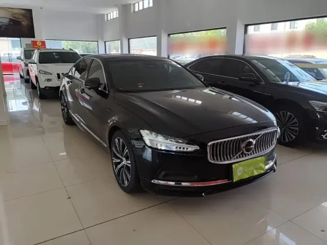 Volvo S90 — Фото автомобиля 3