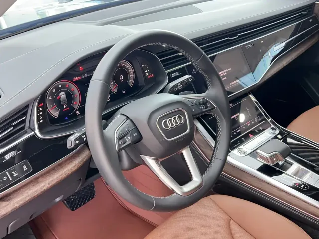 Audi Q7 — Фото автомобиля 14