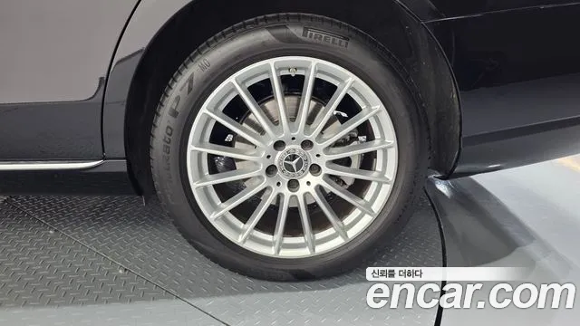 Mercedes-Benz E-Class — Фото автомобиля 16