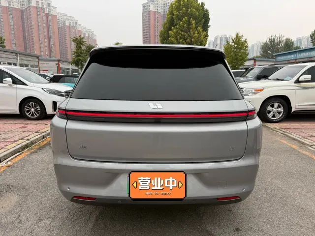 Li Auto L8 — Фото автомобиля 15
