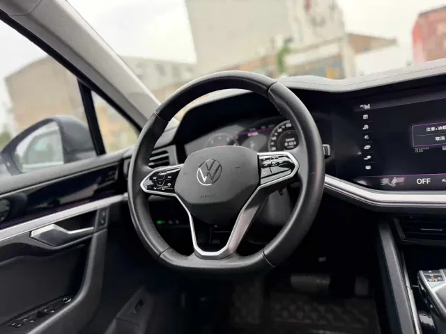Volkswagen Touareg — Фото автомобиля 9