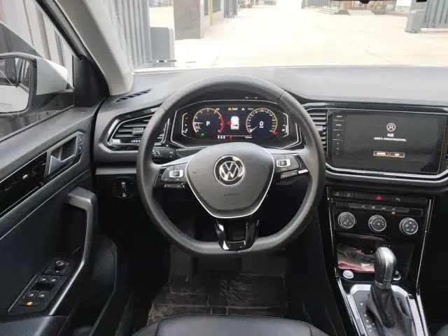 Volkswagen T-Roc — Фото автомобиля 6