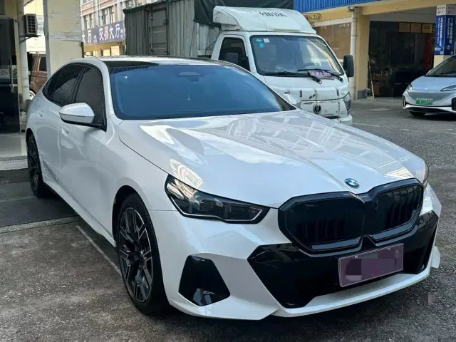BMW 5 Series — Фото автомобиля 2