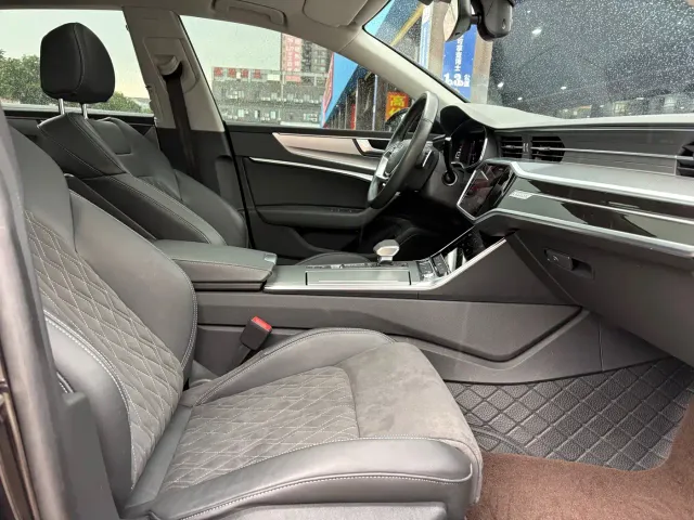Audi A7L — Фото автомобиля 12
