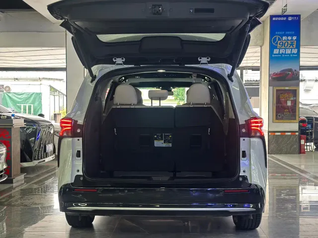 Toyota Sienna — Фото автомобиля 8