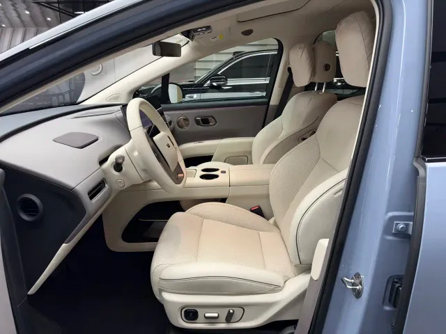 Li Auto i8 — Фото автомобиля 5