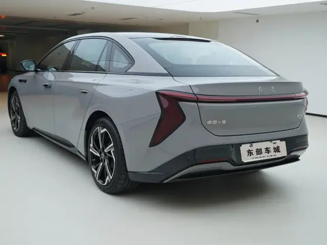 Hongqi EH7 — Фото автомобиля 3