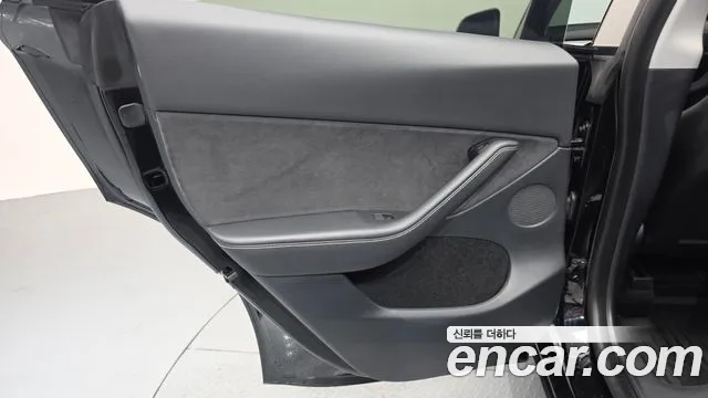 Tesla Model Y — Фото автомобиля 25