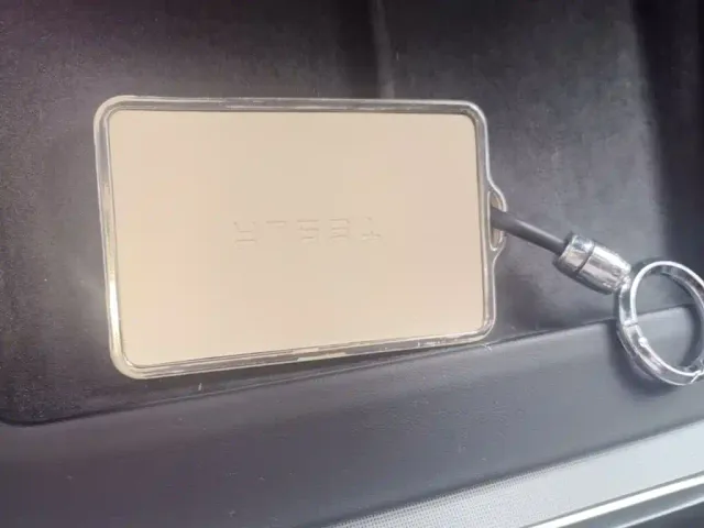 Tesla Model 3 — Фото автомобиля 8