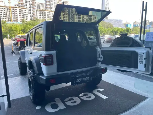 Jeep Wrangler — Фото автомобиля 16
