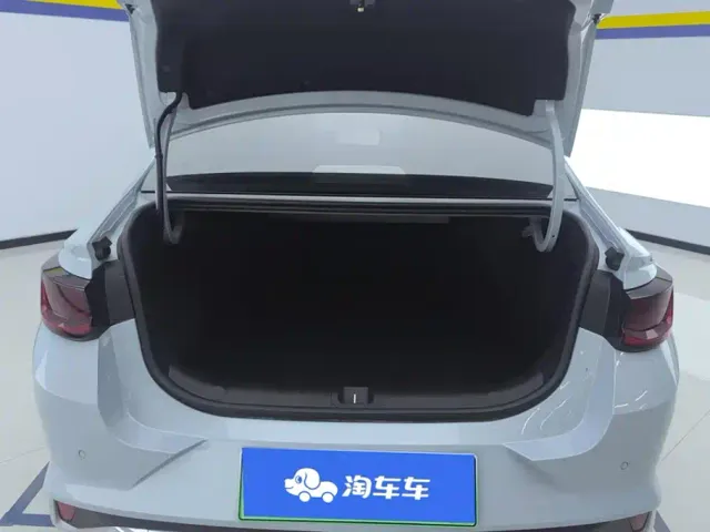 Geely Emgrand L — Фото автомобиля 4