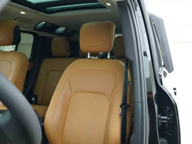 Land Rover Defender — Фото автомобиля 13