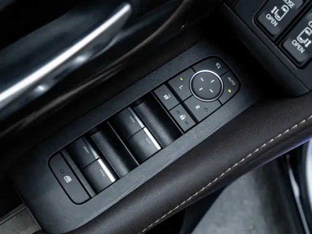 Toyota Vellfire — Фото автомобиля 24