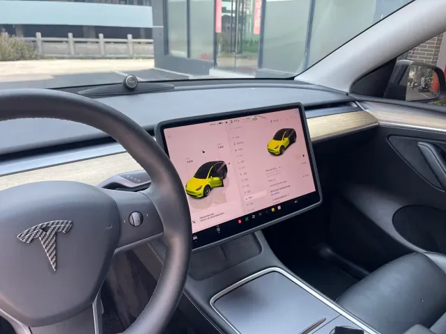 Tesla Model Y — Фото автомобиля 25