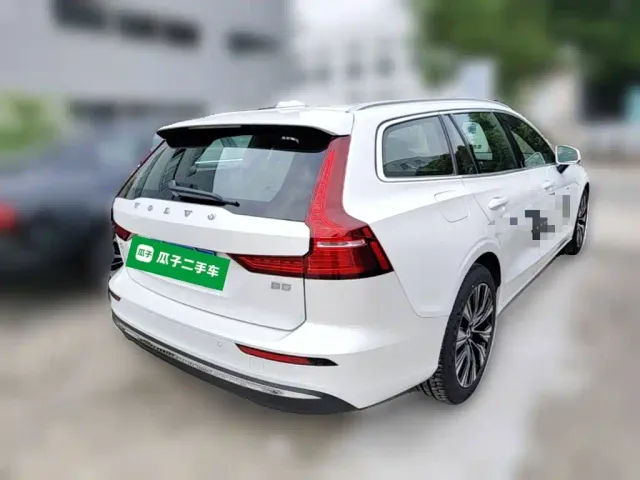 Volvo V60 — Фото автомобиля 9