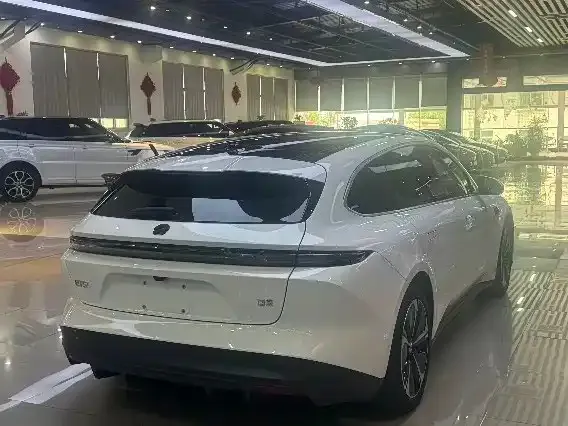 Nio ET5 Touring — Фото автомобиля 11