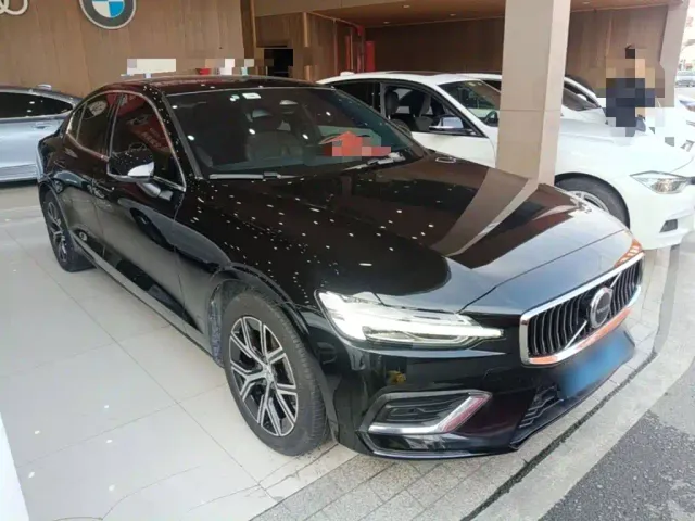 Volvo S60 — Фото автомобиля 3